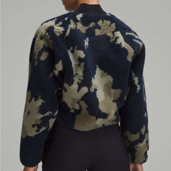 Lululemon LAB Textured Fleece Bomber Sz Lrg Navy/Olive Green Jacket- $298 - Picture 3 of 16